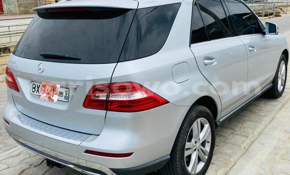 Sayi Na hannu Mercedes-Benz ML–Class Azurfa Mota in Cotonou a Benin Sayi Na hannu Mercedes-Benz ML–Class Azurfa Mota in Cotonou a Benin