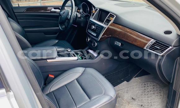 Sayi Na hannu Mercedes-Benz ML–Class Azurfa Mota in Cotonou a Benin Sayi Na hannu Mercedes-Benz ML–Class Azurfa Mota in Cotonou a Benin