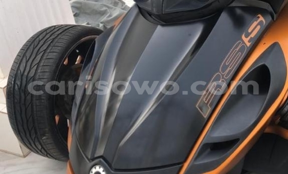 Sayi Na hannu Can-am/ Brp Spyder Red Motsi in Cotonou a Benin