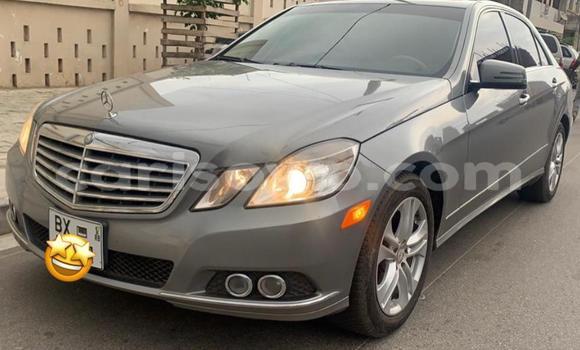 Sayi Na hannu Mercedes-Benz E-Classe Azurfa Mota in Abomey Calavi a Benin Sayi Na hannu Mercedes-Benz E-Classe Azurfa Mota in Abomey Calavi a Benin