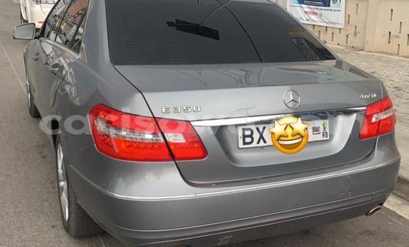 Sayi Na hannu Mercedes-Benz E-Classe Azurfa Mota in Abomey Calavi a Benin Sayi Na hannu Mercedes-Benz E-Classe Azurfa Mota in Abomey Calavi a Benin