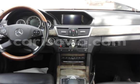 Sayi Na hannu Mercedes-Benz E-Classe Azurfa Mota in Abomey Calavi a Benin Sayi Na hannu Mercedes-Benz E-Classe Azurfa Mota in Abomey Calavi a Benin