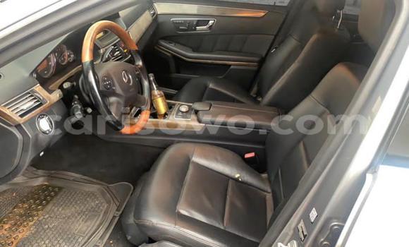 Sayi Na hannu Mercedes-Benz E-Classe Azurfa Mota in Abomey Calavi a Benin Sayi Na hannu Mercedes-Benz E-Classe Azurfa Mota in Abomey Calavi a Benin