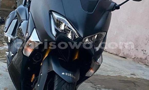 Sayi Na hannu Yamaha TMAX Black Motsi in Cotonou a Benin