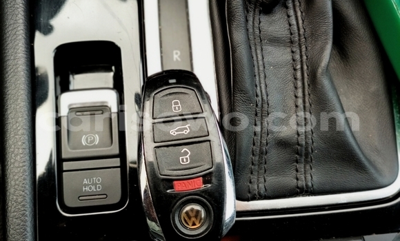 Sayi Na hannu Volkswagen Touareg Azurfa Mota in Cotonou a Benin Sayi Na hannu Volkswagen Touareg Azurfa Mota in Cotonou a Benin