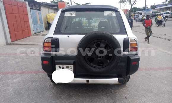 Sayi Na hannu Toyota RAV4 Azurfa Mota in Cotonou a Benin Sayi Na hannu Toyota RAV4 Azurfa Mota in Cotonou a Benin