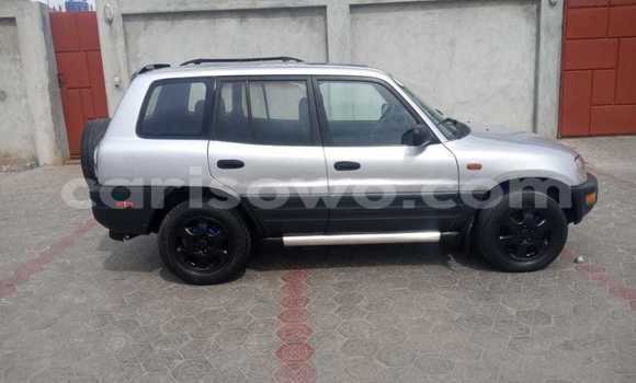 Sayi Na hannu Toyota RAV4 Azurfa Mota in Cotonou a Benin Sayi Na hannu Toyota RAV4 Azurfa Mota in Cotonou a Benin