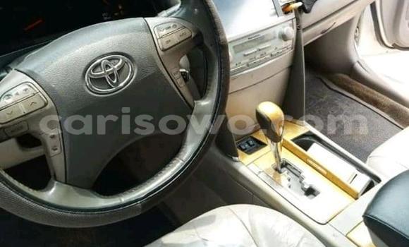 Sayi Na hannu Toyota Camry White Mota in Cotonou a Benin Sayi Na hannu Toyota Camry White Mota in Cotonou a Benin