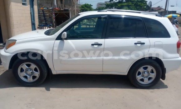 Sayi Na hannu Toyota RAV4 White Mota in Abomey Calavi a Benin Sayi Na hannu Toyota RAV4 White Mota in Abomey Calavi a Benin