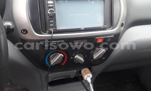 Sayi Na hannu Toyota RAV4 White Mota in Abomey Calavi a Benin Sayi Na hannu Toyota RAV4 White Mota in Abomey Calavi a Benin