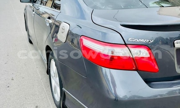 Ra Àlòkù Toyota Camry Silver Ọkọ̀ in Abomey Calavi ni Benin Ra Àlòkù Toyota Camry Silver Ọkọ̀ in Abomey Calavi ni Benin
