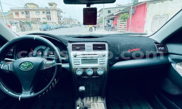 Ra Àlòkù Toyota Camry Silver Ọkọ̀ in Abomey Calavi ni Benin Ra Àlòkù Toyota Camry Silver Ọkọ̀ in Abomey Calavi ni Benin