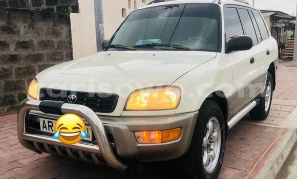 Sayi Na hannu Toyota RAV4 White Mota in Abomey Calavi a Benin Sayi Na hannu Toyota RAV4 White Mota in Abomey Calavi a Benin
