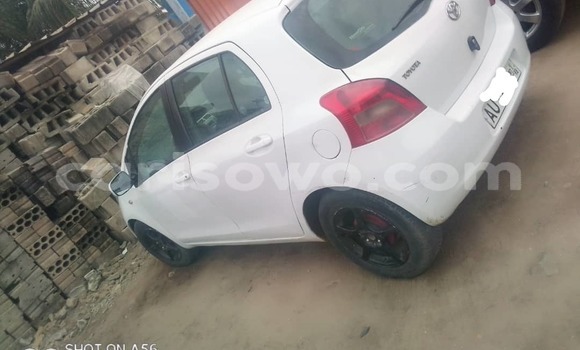 Ra Àlòkù Toyota Yaris Silver Ọkọ̀ in Abomey Calavi ni Benin Ra Àlòkù Toyota Yaris Silver Ọkọ̀ in Abomey Calavi ni Benin