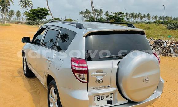 Sayi Na hannu Toyota RAV4 Azurfa Mota in Abomey Calavi a Benin Sayi Na hannu Toyota RAV4 Azurfa Mota in Abomey Calavi a Benin