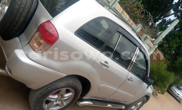 Ra Àlòkù Toyota RAV4 Silver Ọkọ̀ in Abomey Calavi ni Benin Ra Àlòkù Toyota RAV4 Silver Ọkọ̀ in Abomey Calavi ni Benin
