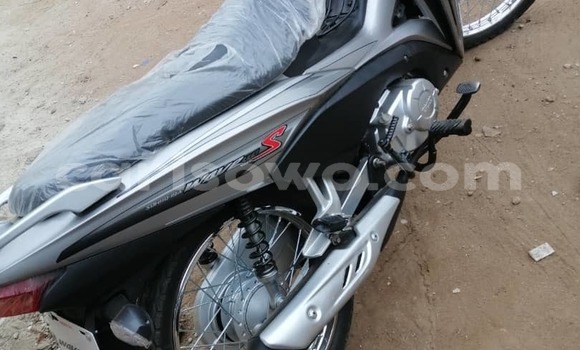Sayi Na hannu Honda Wave110 Azurfa Motsi in Abomey Calavi a Benin