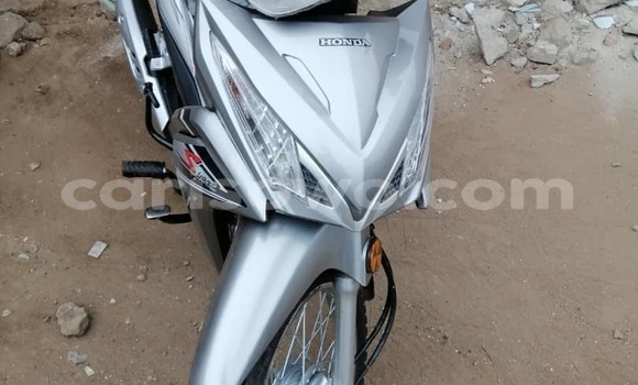 Sayi Na hannu Honda Wave110 Azurfa Motsi in Abomey Calavi a Benin Sayi Na hannu Honda Wave110 Azurfa Motsi in Abomey Calavi a Benin