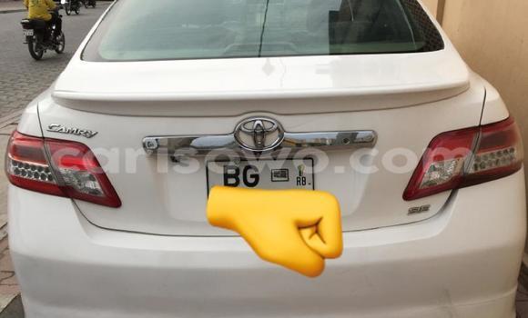 Sayi Na hannu Toyota Camry White Mota in Abomey Calavi a Benin Sayi Na hannu Toyota Camry White Mota in Abomey Calavi a Benin