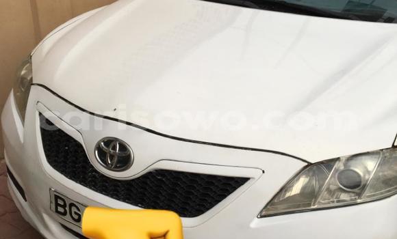 Sayi Na hannu Toyota Camry White Mota in Abomey Calavi a Benin Sayi Na hannu Toyota Camry White Mota in Abomey Calavi a Benin