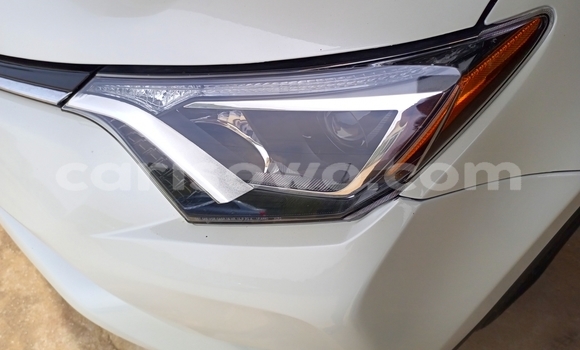 Acheter Occasion Voiture Toyota RAV4 Blanc à Cotonou, Benin Acheter Occasion Voiture Toyota RAV4 Blanc à Cotonou, Benin