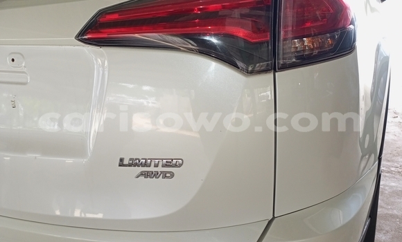 Acheter Occasion Voiture Toyota RAV4 Blanc à Cotonou, Benin Acheter Occasion Voiture Toyota RAV4 Blanc à Cotonou, Benin