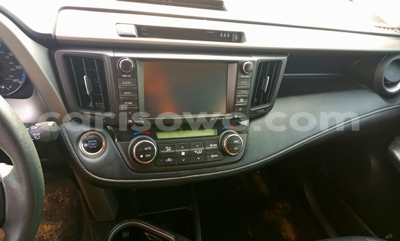Ra Àlòkù Toyota RAV4 Blue Ọkọ̀ in Cotonou ni Benin Ra Àlòkù Toyota RAV4 Blue Ọkọ̀ in Cotonou ni Benin