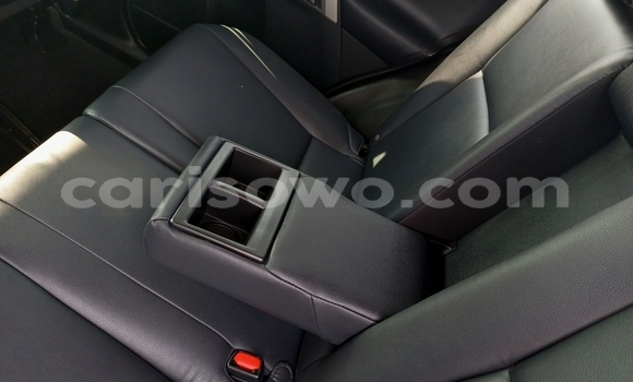 Ra Àlòkù Toyota RAV4 Blue Ọkọ̀ in Cotonou ni Benin Ra Àlòkù Toyota RAV4 Blue Ọkọ̀ in Cotonou ni Benin