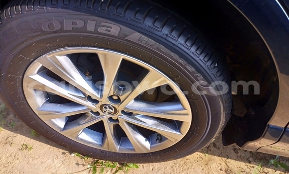 Ra Àlòkù Toyota RAV4 Blue Ọkọ̀ in Cotonou ni Benin Ra Àlòkù Toyota RAV4 Blue Ọkọ̀ in Cotonou ni Benin