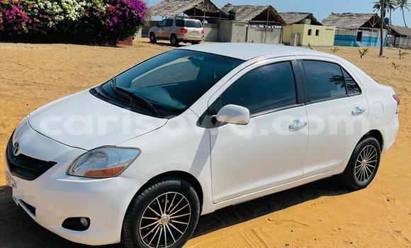 Ra Àlòkù Toyota Yaris funfun Ọkọ̀ in Cotonou ni Benin Ra Àlòkù Toyota Yaris funfun Ọkọ̀ in Cotonou ni Benin