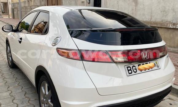 Sayi Na hannu Honda Civic White Mota in Porto Novo a Benin Sayi Na hannu Honda Civic White Mota in Porto Novo a Benin
