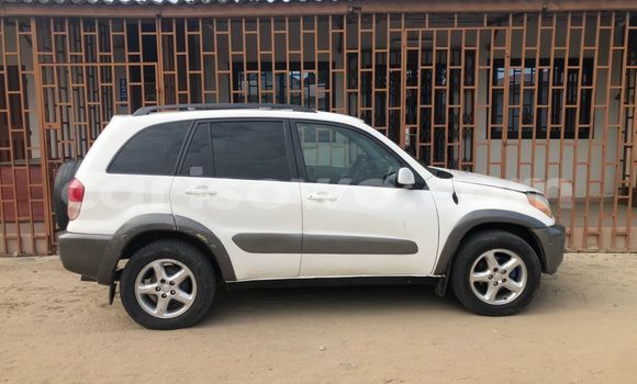Sayi Na hannu Toyota RAV4 White Mota in Cotonou a Benin Sayi Na hannu Toyota RAV4 White Mota in Cotonou a Benin