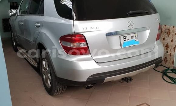 Sayi Na hannu Mercedes-Benz ML–Class Azurfa Mota in Cotonou a Benin