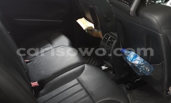 Sayi Na hannu Mercedes-Benz ML–Class Azurfa Mota in Cotonou a Benin Sayi Na hannu Mercedes-Benz ML–Class Azurfa Mota in Cotonou a Benin