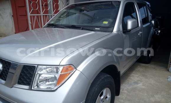 Sayi Na hannu Nissan Pathfinder Azurfa Mota in Cotonou a Benin Sayi Na hannu Nissan Pathfinder Azurfa Mota in Cotonou a Benin