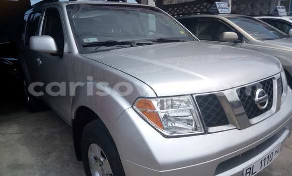 Sayi Na hannu Nissan Pathfinder Azurfa Mota in Cotonou a Benin Sayi Na hannu Nissan Pathfinder Azurfa Mota in Cotonou a Benin