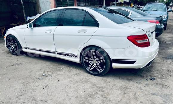 Sayi Na hannu Mercedes-Benz C-Classe White Mota in Abomey Calavi a Benin Sayi Na hannu Mercedes-Benz C-Classe White Mota in Abomey Calavi a Benin