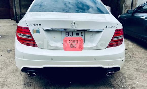 Sayi Na hannu Mercedes-Benz C-Classe White Mota in Abomey Calavi a Benin Sayi Na hannu Mercedes-Benz C-Classe White Mota in Abomey Calavi a Benin