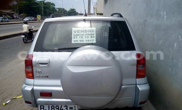 Sayi Na hannu Toyota RAV4 Azurfa Mota in Cotonou a Benin Sayi Na hannu Toyota RAV4 Azurfa Mota in Cotonou a Benin