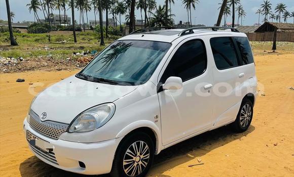 Acheter Occasion Voiture Toyota Yaris Blanc à Abomey Calavi, Benin