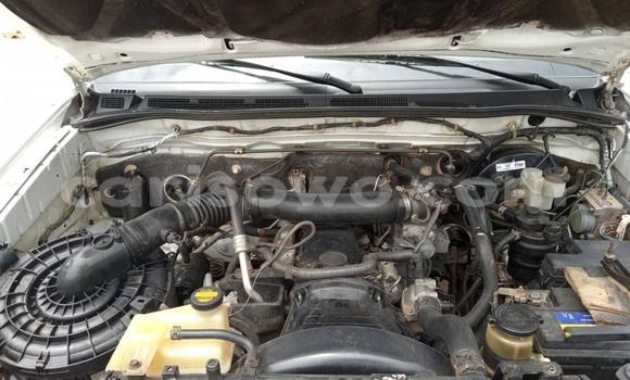 Ra Àlòkù Toyota Hilux funfun Ọkọ̀ in Cotonou ni Benin Ra Àlòkù Toyota Hilux funfun Ọkọ̀ in Cotonou ni Benin