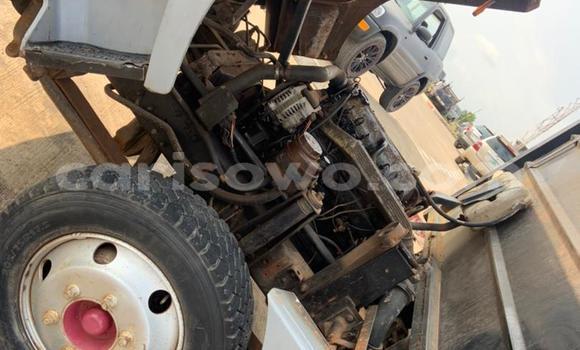 Acheter Occasion Utilitaire Nissan UD Bleu à Abomey Calavi, Benin Acheter Occasion Utilitaire Nissan UD Bleu à Abomey Calavi, Benin