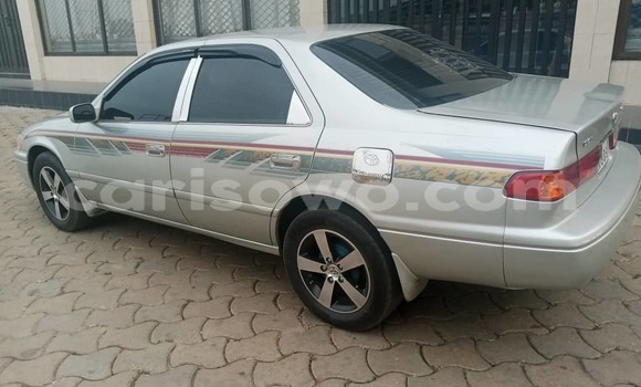 Ra Àlòkù Toyota Camry Silver Ọkọ̀ in Abomey Calavi ni Benin Ra Àlòkù Toyota Camry Silver Ọkọ̀ in Abomey Calavi ni Benin