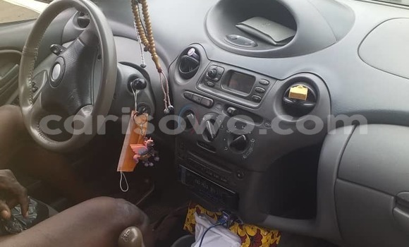 Sayi Na hannu Toyota Yaris Blue Mota in Abomey Calavi a Benin Sayi Na hannu Toyota Yaris Blue Mota in Abomey Calavi a Benin