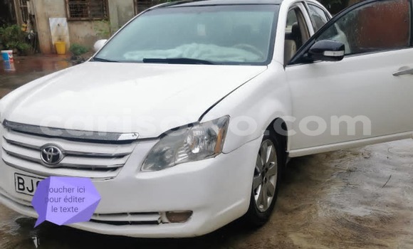 Sayi Na hannu Toyota Avalon White Mota in Abomey Calavi a Benin