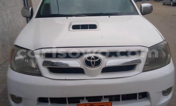 Sayi Na hannu Toyota Hilux White Mota in Cotonou a Benin Sayi Na hannu Toyota Hilux White Mota in Cotonou a Benin