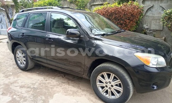 Ra Àlòkù Toyota RAV4 Blue Ọkọ̀ in Cotonou ni Benin Ra Àlòkù Toyota RAV4 Blue Ọkọ̀ in Cotonou ni Benin
