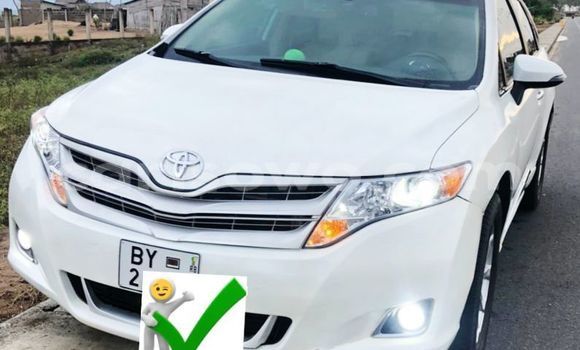 Buy Used Toyota Venza White Car in Cotonou in Benign