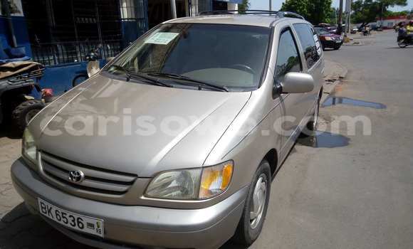Sayi Na hannu Toyota Sienna Brown Mota in Cotonou a Benin Sayi Na hannu Toyota Sienna Brown Mota in Cotonou a Benin