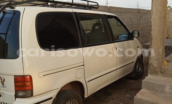 Ra Àlòkù Nissan UD funfun Ọkọ̀ akẹ́rù ńlá in Abomey Calavi ni Benin Ra Àlòkù Nissan UD funfun Ọkọ̀ akẹ́rù ńlá in Abomey Calavi ni Benin